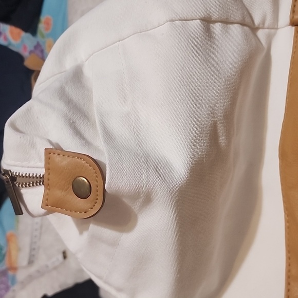 Cozy EARTHNWTCozy Earth Oversized Duffle Bag - With Side Pockets - Picture 5 of 8